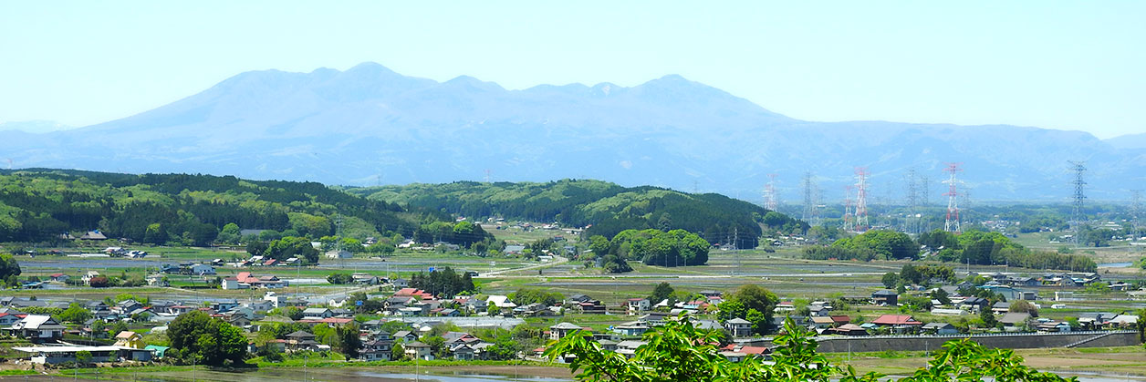 日光連山を遠くに望む雄大な景色の写真